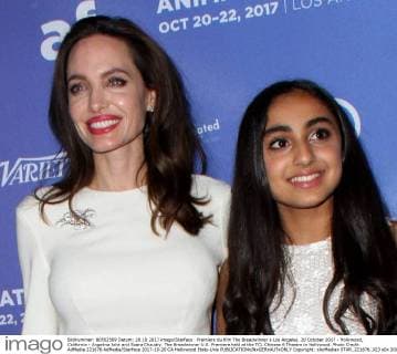 Premiere du film The Breadwinner à Los Angeles. 20 October 2017 - Hollywood, California - Angelina Jolie and Saara Chaudry. The Breadwinner U.S. Premiere held at the TCL Chinese 6 Theatre in Hollywood. Photo Credit: AdMedia 221676 AdMedia Starface 2017-10-20 CA Hollywood Etats-Unis  Copyright: xAdMediax STAR_221676_023