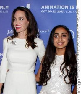 Premiere du film The Breadwinner à Los Angeles. 20 October 2017 - Hollywood, California - Angelina Jolie and Saara Chaudry. The Breadwinner U.S. Premiere held at the TCL Chinese 6 Theatre in Hollywood. Photo Credit: AdMedia 221676 AdMedia Starface 2017-10-20 CA Hollywood Etats-Unis  Copyright: xAdMediax STAR_221676_024