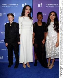 Premiere du film The Breadwinner à Los Angeles. 20 October 2017 - Hollywood, California - Shiloh Jolie-Pitt, Angelina Jolie, Zahara Jolie-Pitt and Saara Chaudry. The Breadwinner U.S. Premiere held at the TCL Chinese 6 Theatre in Hollywood. Photo Credit: AdMedia 221676 AdMedia Starface 2017-10-20 CA Hollywood Etats-Unis  Copyright: xAdMediax STAR_221676_034