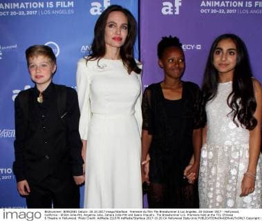 Premiere du film The Breadwinner à Los Angeles. 20 October 2017 - Hollywood, California - Shiloh Jolie-Pitt, Angelina Jolie, Zahara Jolie-Pitt and Saara Chaudry. The Breadwinner U.S. Premiere held at the TCL Chinese 6 Theatre in Hollywood. Photo Credit: AdMedia 221676 AdMedia Starface 2017-10-20 CA Hollywood Etats-Unis  Copyright: xAdMediax STAR_221676_035
