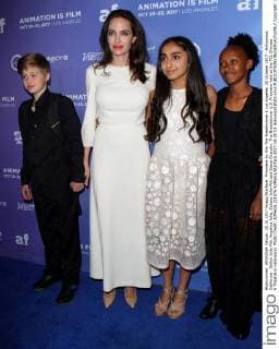 Premiere du film The Breadwinner à Los Angeles. 20 October 2017 - Hollywood, California - Shiloh Jolie-Pitt, Angelina Jolie, Zahara Jolie-Pitt and Saara Chaudry. The Breadwinner U.S. Premiere held at the TCL Chinese 6 Theatre in Hollywood. Photo Credit: AdMedia 221676 AdMedia Starface 2017-10-20 CA Hollywood Etats-Unis  Copyright: xAdMediax STAR_221676_038