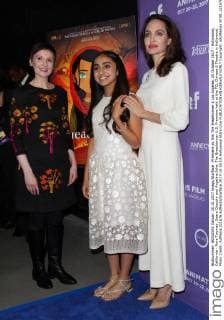 Premiere du film The Breadwinner à Los Angeles. 20 October 2017 - Hollywood, California - Nora Twomey, Saara Chaudry and Angelina Jolie. The Breadwinner U.S. Premiere held at the TCL Chinese 6 Theatre in Hollywood. Photo Credit: AdMedia 221676 AdMedia Starface 2017-10-20 CA Hollywood Etats-Unis  Copyright: xAdMediax STAR_221676_046