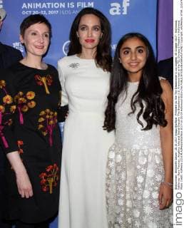 Premiere du film The Breadwinner à Los Angeles. 20 October 2017 - Hollywood, California - Nora Twomey, Angelina Jolie and Saara Chaudry. The Breadwinner U.S. Premiere held at the TCL Chinese 6 Theatre in Hollywood. Photo Credit: AdMedia 221676 AdMedia Starface 2017-10-20 CA Hollywood Etats-Unis  Copyright: xAdMediax STAR_221676_049