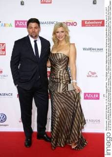 Tim Mälzer und Eva Habermann bei der Verleihung Goldene Bild der Frau am 21.10.2017 in Hamburg Goldene Bild der Frau Verleihung 2017 in Hamburg