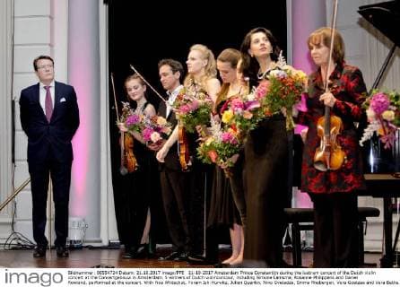 21-10-2017 Amsterdam Prince Constantijn during the lustrum concert of the Dutch violin concert at the Concertgebouw in Amsterdam. 5 winners of Dutch violinconcour, including Simone Lamsma, Rosanne Philippens and Daniel Rowland, performed at the concert. With Noa Wildschut, Yoram Ish-Hurwitz, Julien Quentin, Nino Gvetadze, Emma Rhebergen, Vera Goetzee and Vera Beths.  Copyright: xPPE WERFx
