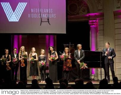 21-10-2017 Amsterdam Prince Constantijn during the lustrum concert of the Dutch violin concert at the Concertgebouw in Amsterdam. 5 winners of Dutch violinconcour, including Simone Lamsma, Rosanne Philippens and Daniel Rowland, performed at the concert. With Noa Wildschut, Yoram Ish-Hurwitz, Julien Quentin, Nino Gvetadze, Emma Rhebergen, Vera Goetzee and Vera Beths.  Copyright: xPPE WERFx