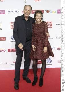 Herbert Knaup mir Preisträgerin Ninon Demuth bei der 11. Verleihung der Goldenen Bild der Frau 2017 im Cruise Center Steinwerder. Hamburg, 21.10.2017