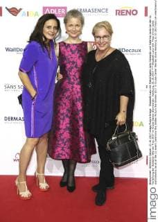 Elisabeth Lanz mit Preisträgerin Julia Cissewski und Katerina Jacob bei der 11. Verleihung der Goldenen Bild der Frau 2017 im Cruise Center Steinwerder. Hamburg, 21.10.2017