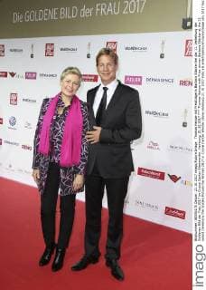 Thomas Heinze mit Preisträgerin Barbara Stäcker bei der 11. Verleihung der Goldenen Bild der Frau 2017 im Cruise Center Steinwerder. Hamburg, 21.10.2017