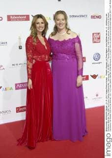 Mareile Höppner mit Preisträgerin Anja Gehlken bei der 11. Verleihung der Goldenen Bild der Frau 2017 im Cruise Center Steinwerder. Hamburg, 21.10.2017