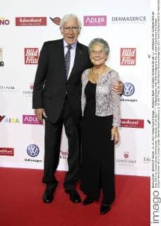 Wolfgang Büser mit Gattin Annegret bei der 11. Verleihung der Goldenen Bild der Frau 2017 im Cruise Center Steinwerder. Hamburg, 21.10.2017