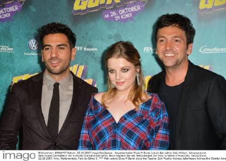Hauptdarsteller Elyas M Barek (spielt den Lehrer Zeki Müller), Schauspielerin Jella Haase (Darstellerin der Kultrolle Chantal Ackermann), Bora Dagtekin bei der Weltpremiere von Fack Ju Göhte 3 Muenchen, Deutschland, 22.10.2017, Kino, Weltpremiere, Fack Ju Göhte 3,