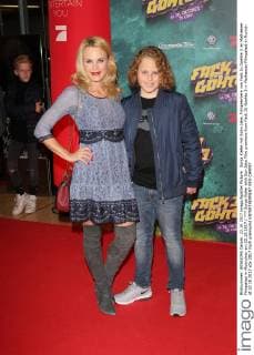 Sonja Kiefer mit Sohn Jake, Filmpremiere von Fack Ju Goehte 3 im Mathaeser Filmpalast in Muenchen am 22.10.2017