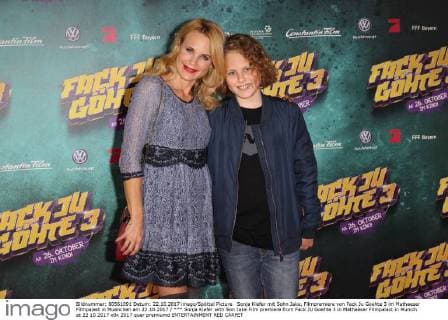 Sonja Kiefer mit Sohn Jake, Filmpremiere von Fack Ju Goehte 3 im Mathaeser Filmpalast in Muenchen am 22.10.2017