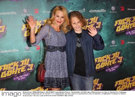 Sonja Kiefer mit Sohn Jake, Filmpremiere von Fack Ju Goehte 3 im Mathaeser Filmpalast in Muenchen am 22.10.2017