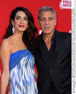 October 22, 2017 - Los Angeles, CA, U.S. - 22 October 2017 - Los Angeles, California - Amal Clooney and George Clooney. Ã¢â‚¬oeSuburbiconÃ¢â‚¬Â Premiere held at the Regency Village Theatre in Los Angeles. Photo Credit: AdMedia Los Angeles U.S. - ZUMAa123 20171022_zaa_a123_012 Copyright: xAdmediax