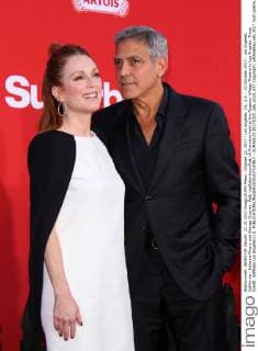 October 22, 2017 - Los Angeles, CA, U.S. - 22 October 2017 - Los Angeles, California - Julianne Moore and George Clooney. Ã¢â‚¬oeSuburbiconÃ¢â‚¬Â Premiere held at the Regency Village Theatre in Los Angeles. Photo Credit: AdMedia Los Angeles U.S. - ZUMAa123 20171022_zaa_a123_037 Copyright: xAdmediax