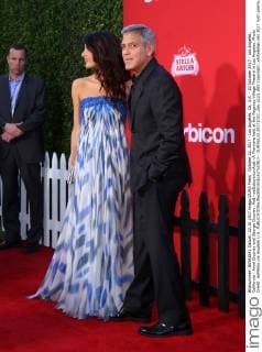 October 22, 2017 - Los Angeles, CA, U.S. - 22 October 2017 - Los Angeles, California - Amal Clooney and George Clooney. Ã¢â‚¬oeSuburbiconÃ¢â‚¬Â Premiere held at the Regency Village Theatre in Los Angeles. Photo Credit: AdMedia Los Angeles U.S. - ZUMAa123 20171022_zaa_a123_085 Copyright: xAdmediax