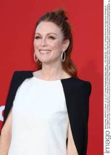 LOS ANGELES - OCT 22: Julianne Moore at the Suburbicon Premiere at the Village Theater on October 22, 2017 in Westwood, CA  Copyright: xKathyxHutchinsx xIPAx xHutchinsxPhotox