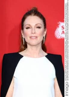 LOS ANGELES - OCT 22: Julianne Moore at the Suburbicon Premiere at the Village Theater on October 22, 2017 in Westwood, CA  Copyright: xKathyxHutchinsx xIPAx xHutchinsxPhotox