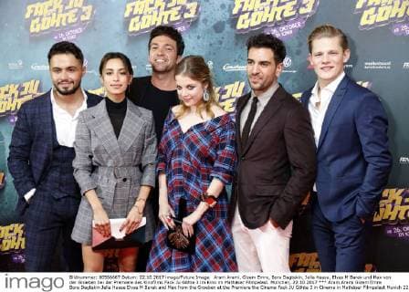 Aram Arami, Gizem Emre, Bora Dagtekin, Jella Haase, Elyas M Barek und Max von der Groeben bei der Premiere des Kinofilms Fack Ju Göhte 3 im Kino im Mathäser Filmpalast. München, 22.10.2017