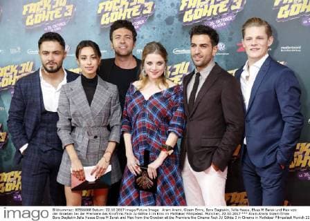 Aram Arami, Gizem Emre, Bora Dagtekin, Jella Haase, Elyas M Barek und Max von der Groeben bei der Premiere des Kinofilms Fack Ju Göhte 3 im Kino im Mathäser Filmpalast. München, 22.10.2017