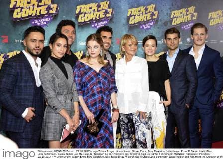 Aram Arami, Gizem Emre, Bora Dagtekin, Jella Haase, Elyas M Barek, Uschi Glas, Lena Schömann, Lucas Reiber und Max von der Groeben bei der Premiere des Kinofilms Fack Ju Göhte 3 im Kino im Mathäser Filmpalast. München, 22.10.2017