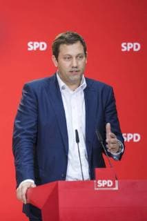October 23, 2017 - Berlin, Germany - Lars Klingbeil is pictured during a news conference at Social Democratic Party headquarters Willy-Brandt-Haus in Berlin, Germany on October 23, 2017. Klingbeil has been proposed today as next SPD secretary general. Berlin Germany  - ZUMAn230 20171023_zaa_n230_126 Copyright: xEmmanuelexContinix