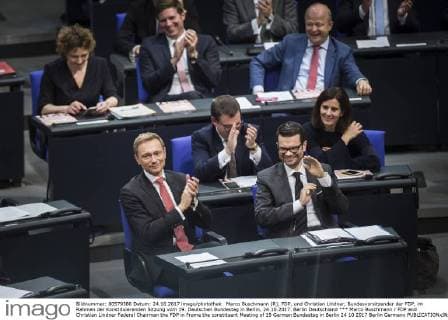 Deutsche Parteien: FDP. Scheitern der Jamaika-Sondierungsgespräche 2017 Marco Buschmann (R), FDP, und Christian Lindner, Bundesvorsitzender der FDP, im Rahmen der Konstituierenden Sitzung vom 19. Deutschen Bundestag in Berlin, 24.10.2017. Berlin Deutschland *** Marco Buschmann r FDP and Christian Lindner Federal Chairman the FDP in Frame the constituent Meeting of 19 German Bundestag in Berlin 24 10 2017 Berlin Germany Copyright: xFlorianxGaertner photothek.netx