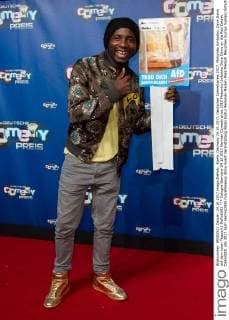Koeln, Germany 24.10.2017, Deutscher Comedypreis 2017, Motombo Umbokko, Dave Davis auf dem roten Teppich ( DeFodi001