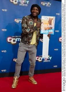 Koeln, Germany 24.10.2017, Deutscher Comedypreis 2017, Motombo Umbokko, Dave Davis auf dem roten Teppich ( DeFodi001