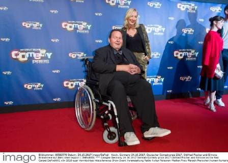 Koeln, Germany 24.10.2017, Deutscher Comedypreis 2017, Ottfried Fischer und Simone Brandlmeie auf dem roten teppich ( DeFodi001