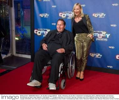 Koeln, Germany 24.10.2017, Deutscher Comedypreis 2017, Ottfried Fischer und Simone Brandlmeie auf dem roten teppich ( DeFodi001