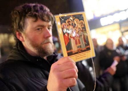 MOSCOW, RUSSIA - OCTOBER 24, 2017: A man with an icon protests outside the Karo 11 Oktyabr cinema ahead of the premiere of Alexei Uchitel s latest film Matilda. Mikhail Pochuyev TASS  TS066611