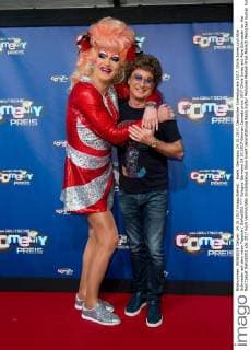 Koeln, Germany 24.10.2017, Deutscher Comedypreis 2017, Olivia Jones und Atze Schroeder auf dem roten Teppich ( DeFodi001