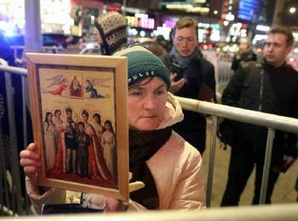 MOSCOW, RUSSIA - OCTOBER 24, 2017: A woman with an icon protests outside the Karo 11 Oktyabr cinema ahead of the premiere of Alexei Uchitel s latest film Matilda. Mikhail Pochuyev TASS  TS066615