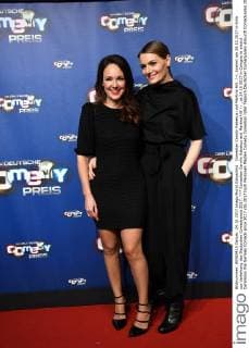 Comedian Carolin Kebekus und Martina Hill , l-r, kommt am 24.10.2017 in Köln zur Verleihung des Deutschen Comedypreis 2017.