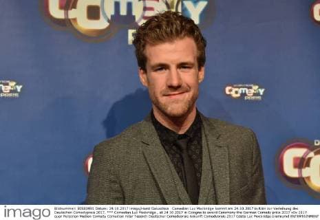 Comedian Luc Mockridge kommt am 24.10.2017 in Köln zur Verleihung des Deutschen Comedypreis 2017.