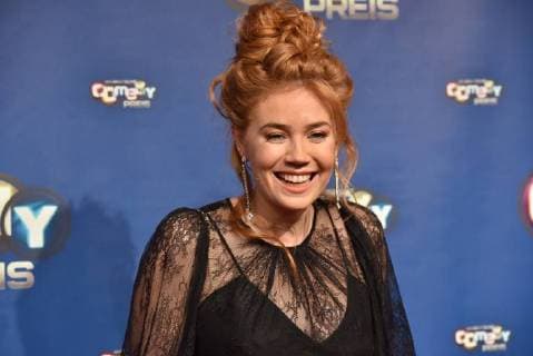 Comedian Palina Rojinski kommt am 24.10.2017 in Köln zur Verleihung des Deutschen Comedypreis 2017.