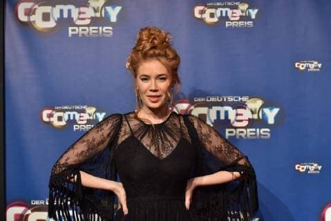 Comedian Palina Rojinski kommt am 24.10.2017 in Köln zur Verleihung des Deutschen Comedypreis 2017.