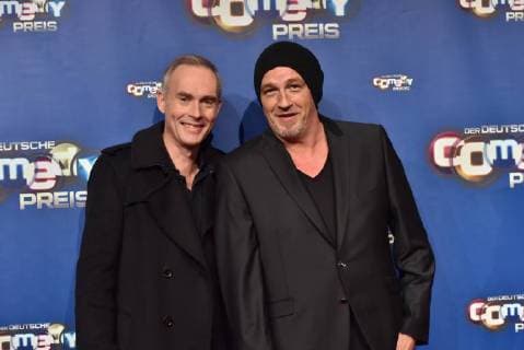 Comedian Johann König + Torsten Sträter , l-r, kommt am 24.10.2017 in Köln zur Verleihung des Deutschen Comedypreis 2017.