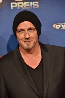 Comedian Torsten Sträter kommt am 24.10.2017 in Köln zur Verleihung des Deutschen Comedypreis 2017.