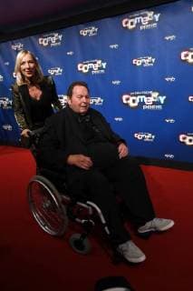 Schauspieler und Kabarettist Ottfried Fischer im Rollstuhl kommt am 24.10.2017 in Köln zur Verleihung des Deutschen Comedypreis 2017.
