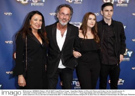 Hugo Egon Balder mit Freundin Elena und Kindern bei der Verleihung des 21. Deutschen Comedypreises 2017 in den Brainpool Studios. Köln, 24.10.2017
