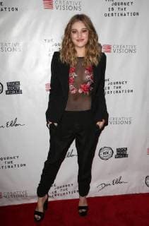 SANTA MONICA CA OCTOBER 24 Willow Shields at Premiere Of The Journey Is The Destination At The Laemmle Monica Film Center in Santa Monica California on October 24 2017 Copyright: xFayexSadoux