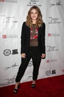 SANTA MONICA CA OCTOBER 24 Willow Shields at Premiere Of The Journey Is The Destination At The Laemmle Monica Film Center in Santa Monica California on October 24 2017 Copyright: xFayexSadoux