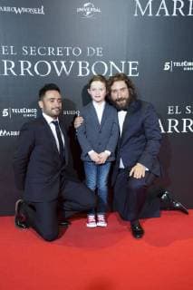 Juan Antonio Bayona, Matthew Stagg und Sergio G. Sanchez bei der Premiere des Kinofilms Marrowbone El secreto de Marrowbone im Cine Capitol. Madrid, 24.10.2017 Juan Antonio Bayona, Matthew Stagg, Sergio G. Sanchez
