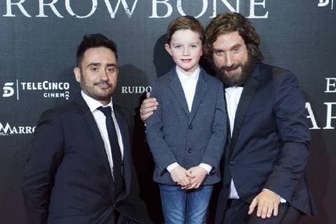 Juan Antonio Bayona, Matthew Stagg und Sergio G. Sanchez bei der Premiere des Kinofilms Marrowbone El secreto de Marrowbone im Cine Capitol. Madrid, 24.10.2017 Juan Antonio Bayona, Matthew Stagg, Sergio G. Sanchez