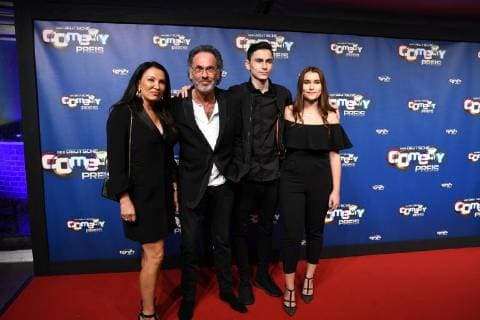 Hugo Egon Balder mit seiner Freundin Elena und seiner Tochter Saliha und seinem Sohn Canel kommt am 24.10.2017 in Köln zur Verleihung des Deutschen Comedypreis 2017.