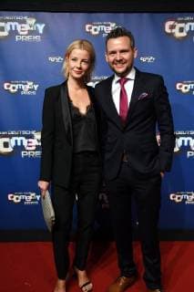 Tobias Mann mit Ehefrau kommt am 24.10.2017 in Köln zur Verleihung des Deutschen Comedypreis 2017.